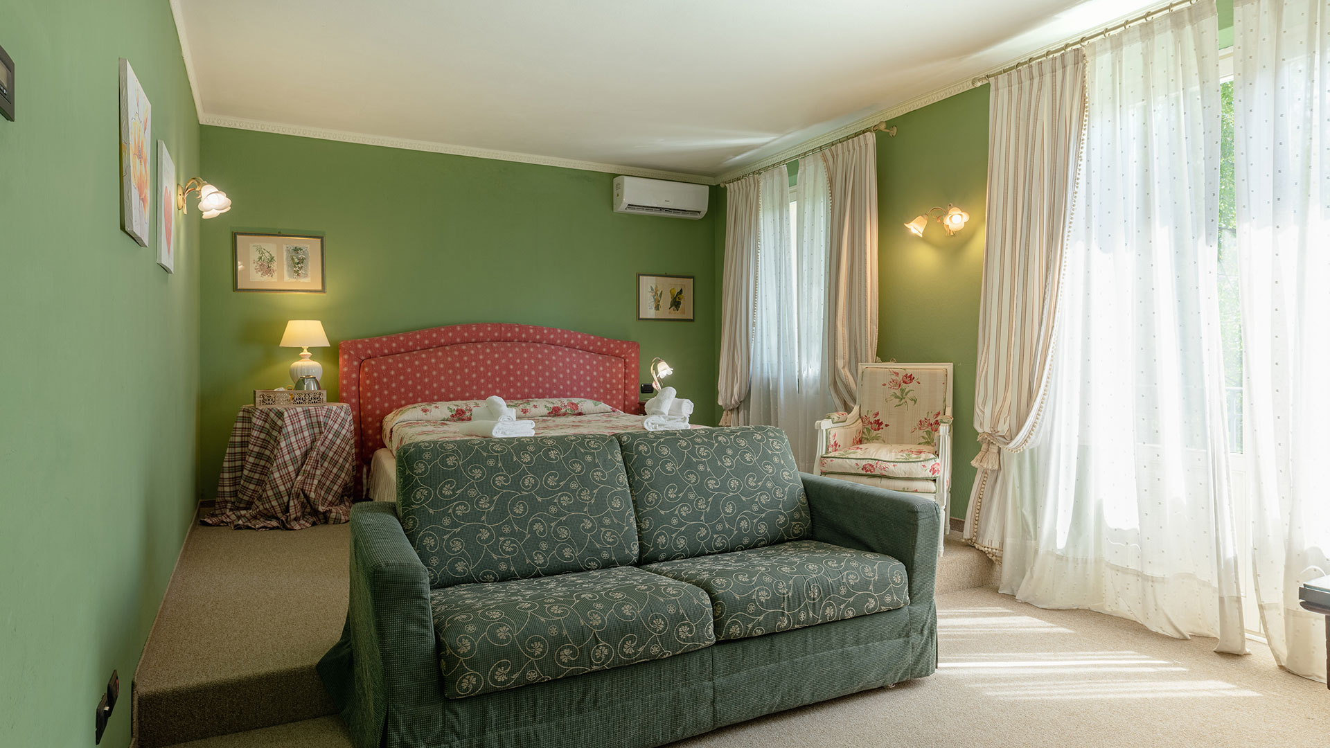 villa-guinigi-living-room